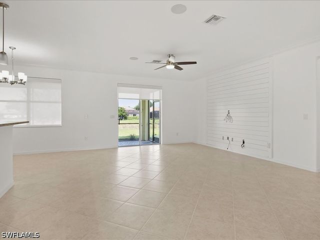 2478 Heydon CIR E, Naples, FL 34120