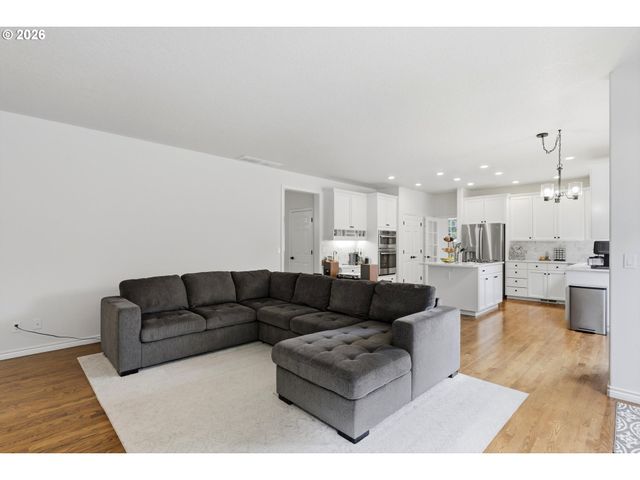 13846 Sw LEAH Ter, Portland, OR 97224