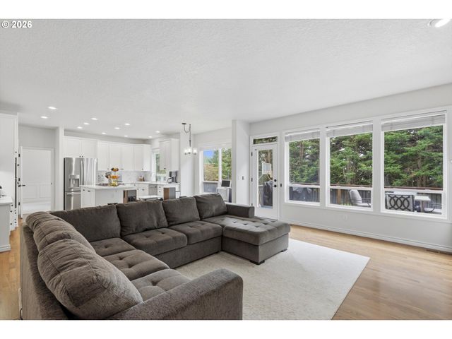 13846 Sw LEAH Ter, Portland, OR 97224