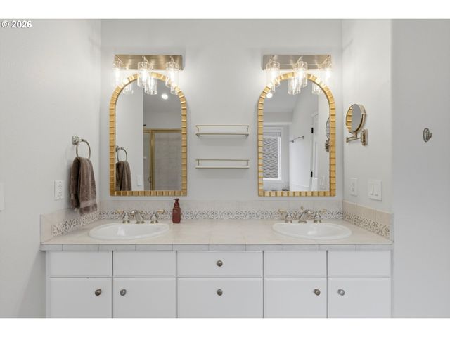 13846 Sw LEAH Ter, Portland, OR 97224