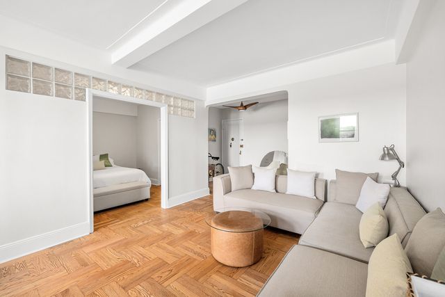 250 Cabrini Blvd Apt 2J, New York City, NY 10033