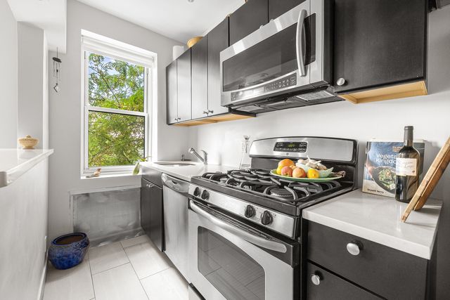 250 Cabrini Blvd Apt 2J, New York City, NY 10033