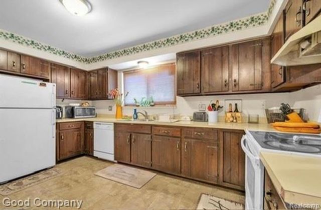 27065 Dowland Street, Warren, MI 48092