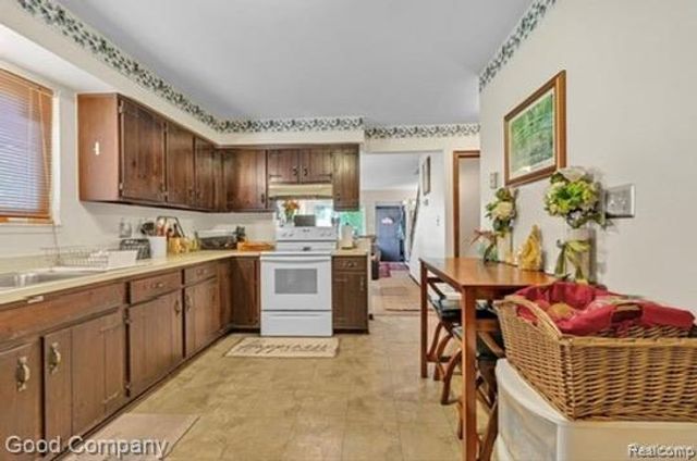 27065 Dowland Street, Warren, MI 48092