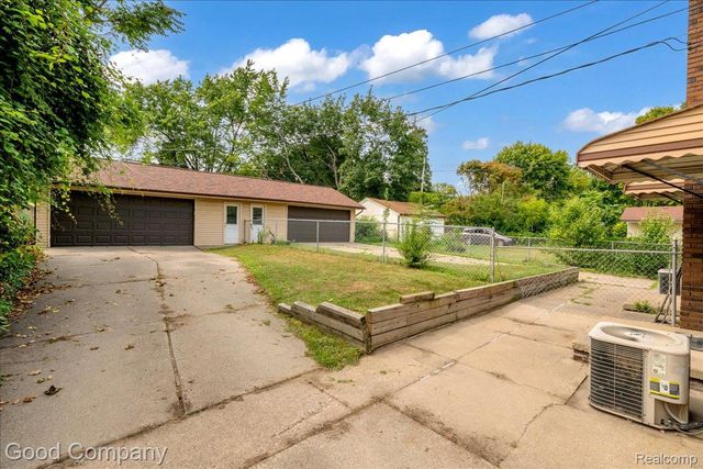 27065 Dowland Street, Warren, MI 48092