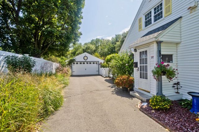 65 Beauchamp Terr., Chicopee, MA 01020