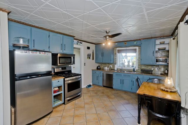 65 Beauchamp Terr., Chicopee, MA 01020