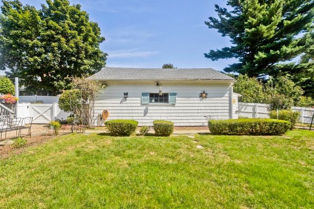 65 Beauchamp Terr., Chicopee, MA 01020