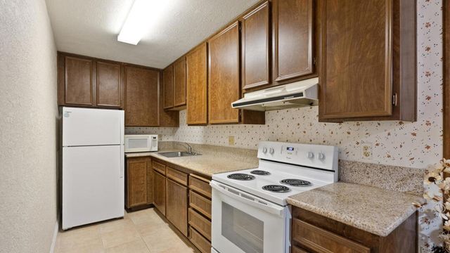 2820 N Arcadia Court 101, Palm Springs, CA 92262