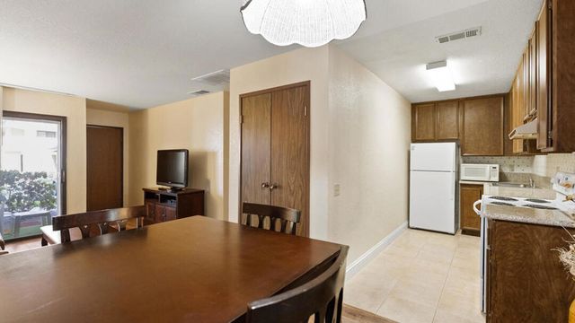 2820 N Arcadia Court 101, Palm Springs, CA 92262