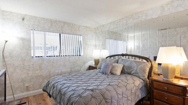 2820 N Arcadia Court 101, Palm Springs, CA 92262