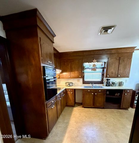 523 Village Drive, Winterville, NC 28590