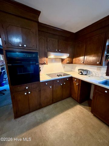 523 Village Drive, Winterville, NC 28590