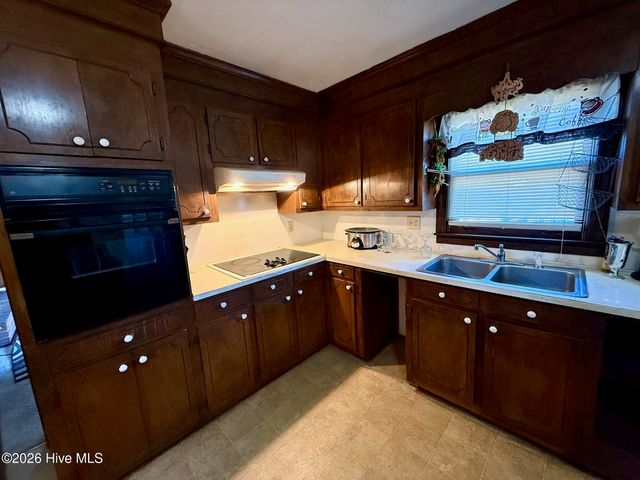 523 Village Drive, Winterville, NC 28590