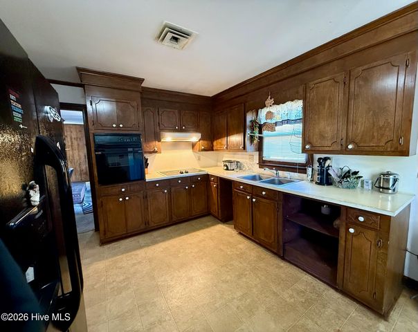 523 Village Drive, Winterville, NC 28590