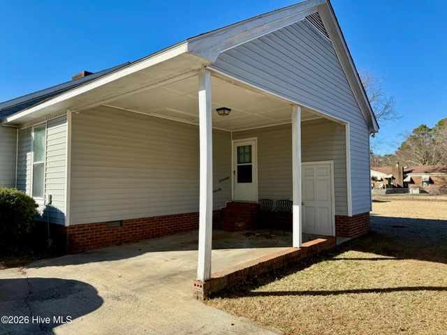 523 Village Drive, Winterville, NC 28590