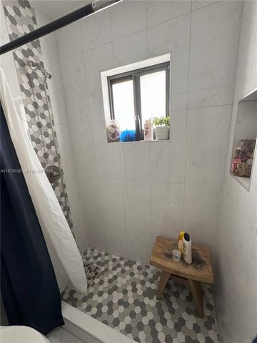 6411 W 27th Way 201, Hialeah, FL 33016