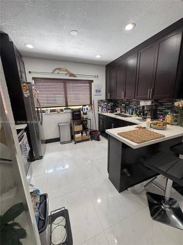 6411 W 27th Way 201, Hialeah, FL 33016