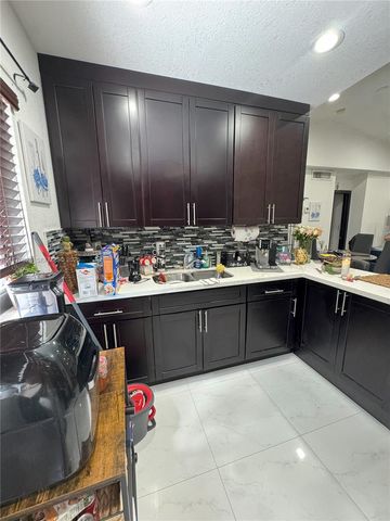 6411 W 27th Way 201, Hialeah, FL 33016
