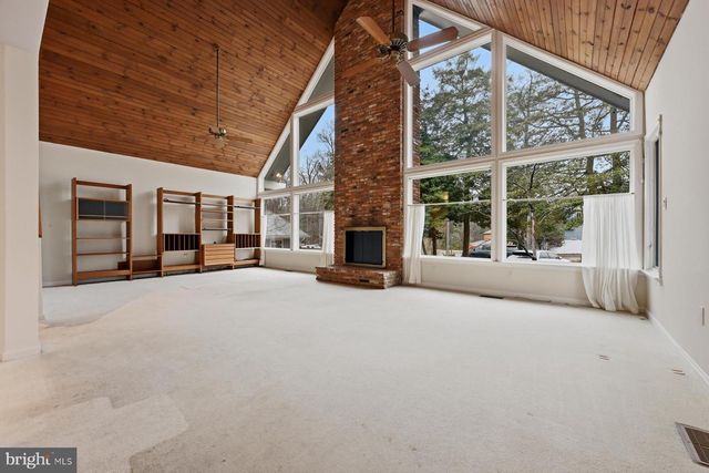 143-A E LAKE DR, Annapolis, MD 21403