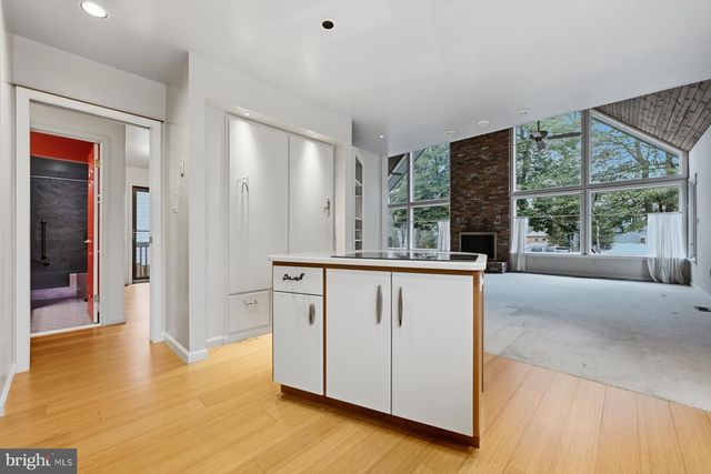 143-A E LAKE DR, Annapolis, MD 21403