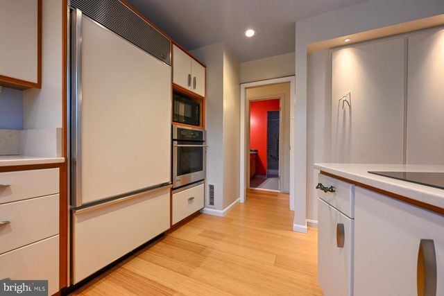 143-A E LAKE DR, Annapolis, MD 21403