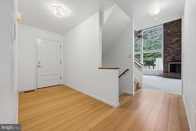 143-A E LAKE DR, Annapolis, MD 21403