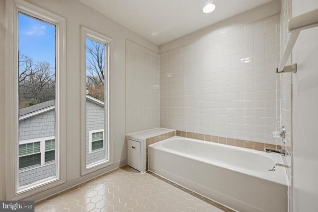 143-A E LAKE DR, Annapolis, MD 21403