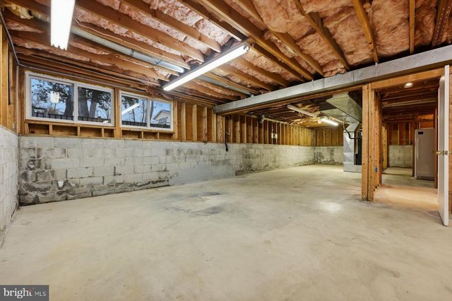 143-A E LAKE DR, Annapolis, MD 21403