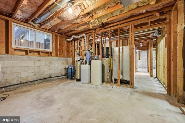 143-A E LAKE DR, Annapolis, MD 21403