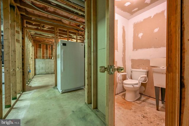 143-A E LAKE DR, Annapolis, MD 21403