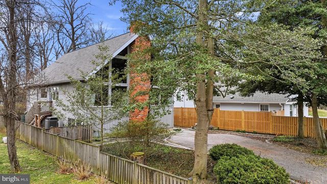 143-A E LAKE DR, Annapolis, MD 21403