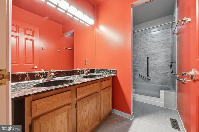 143-A E LAKE DR, Annapolis, MD 21403