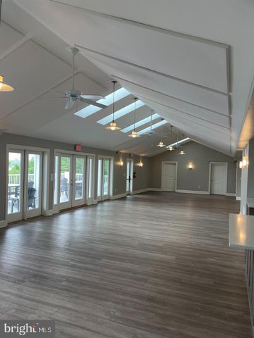 143-A E LAKE DR, Annapolis, MD 21403