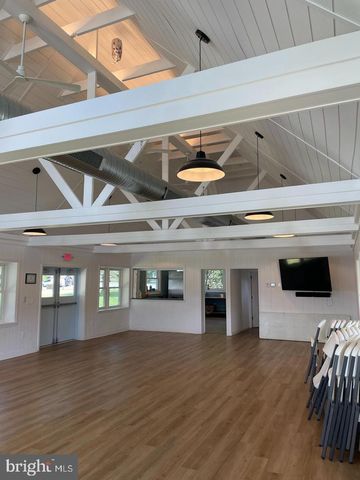 143-A E LAKE DR, Annapolis, MD 21403