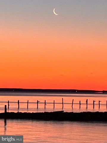 143-A E LAKE DR, Annapolis, MD 21403