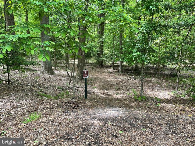 143-A E LAKE DR, Annapolis, MD 21403