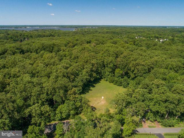 143-A E LAKE DR, Annapolis, MD 21403