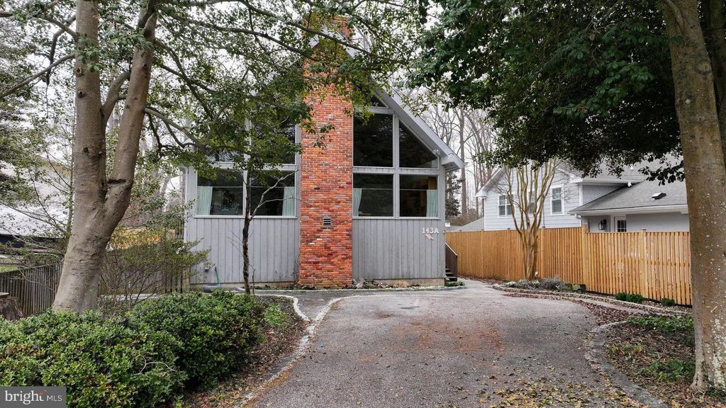 143-A E LAKE DR, Annapolis, MD 21403