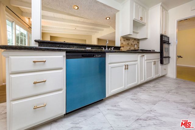 19168 Erwin Street, Tarzana, CA 91335