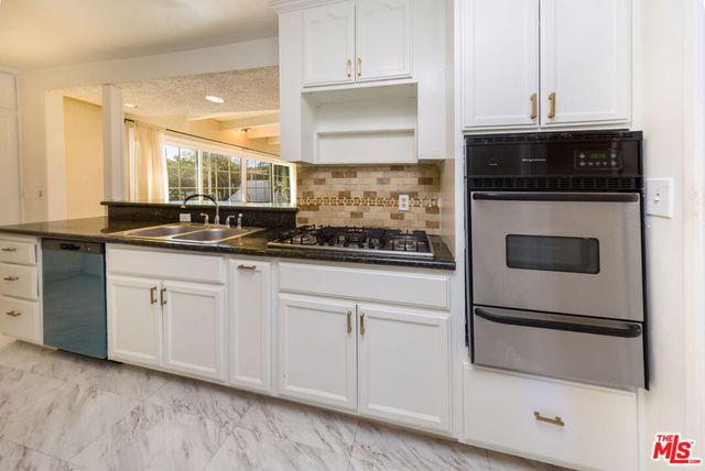 19168 Erwin Street, Tarzana, CA 91335