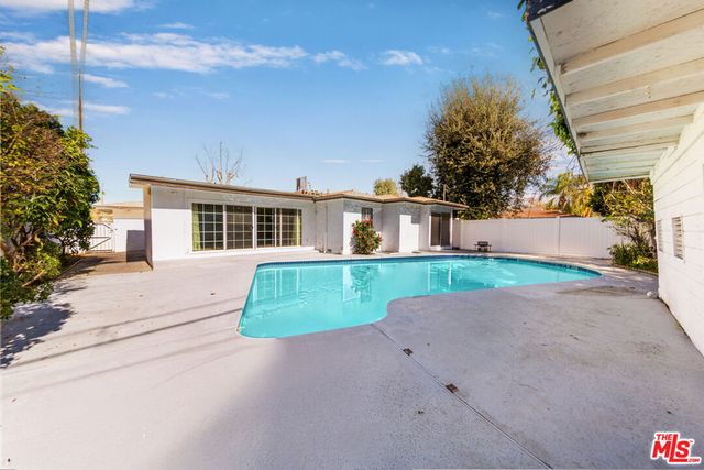 19168 Erwin Street, Tarzana, CA 91335