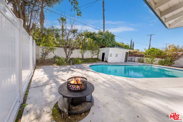 19168 Erwin Street, Tarzana, CA 91335