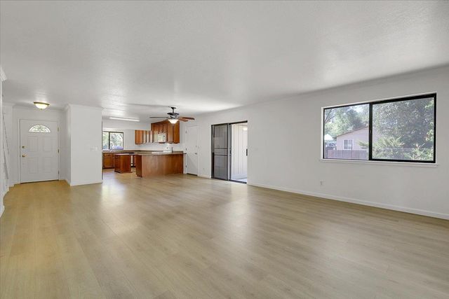 4550 S Point Rd, Diamond Springs, CA 95619
