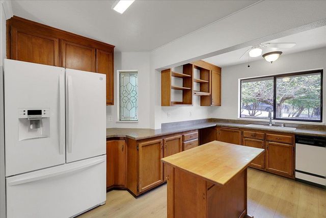 4550 S Point Rd, Diamond Springs, CA 95619
