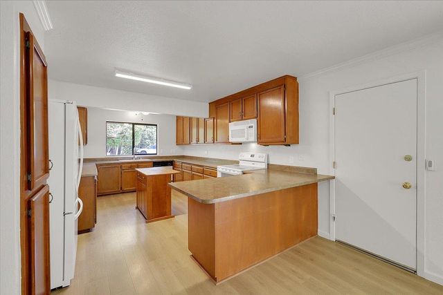 4550 S Point Rd, Diamond Springs, CA 95619
