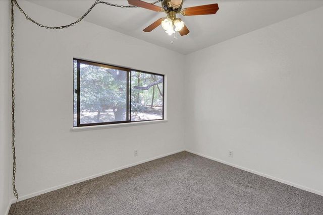 4550 S Point Rd, Diamond Springs, CA 95619