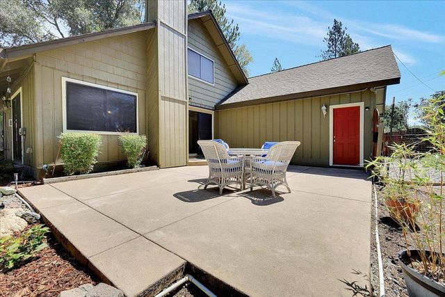 4550 S Point Rd, Diamond Springs, CA 95619