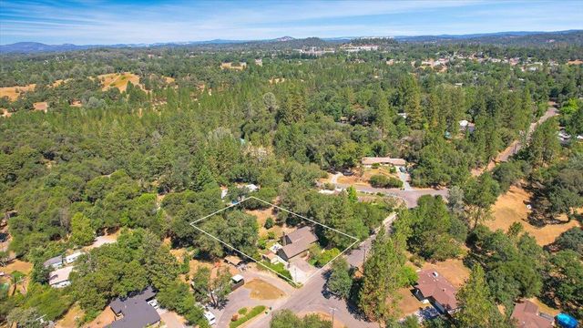 4550 S Point Rd, Diamond Springs, CA 95619