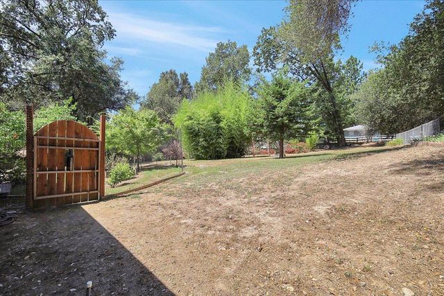 4550 S Point Rd, Diamond Springs, CA 95619
